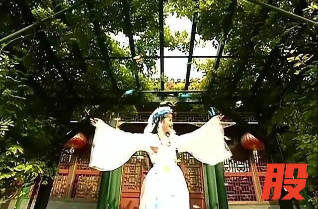 记得香妃刘丹吗？父亲哥哥接连去世，母亲孤独无依，朱宏嘉忆22年_搜狐网